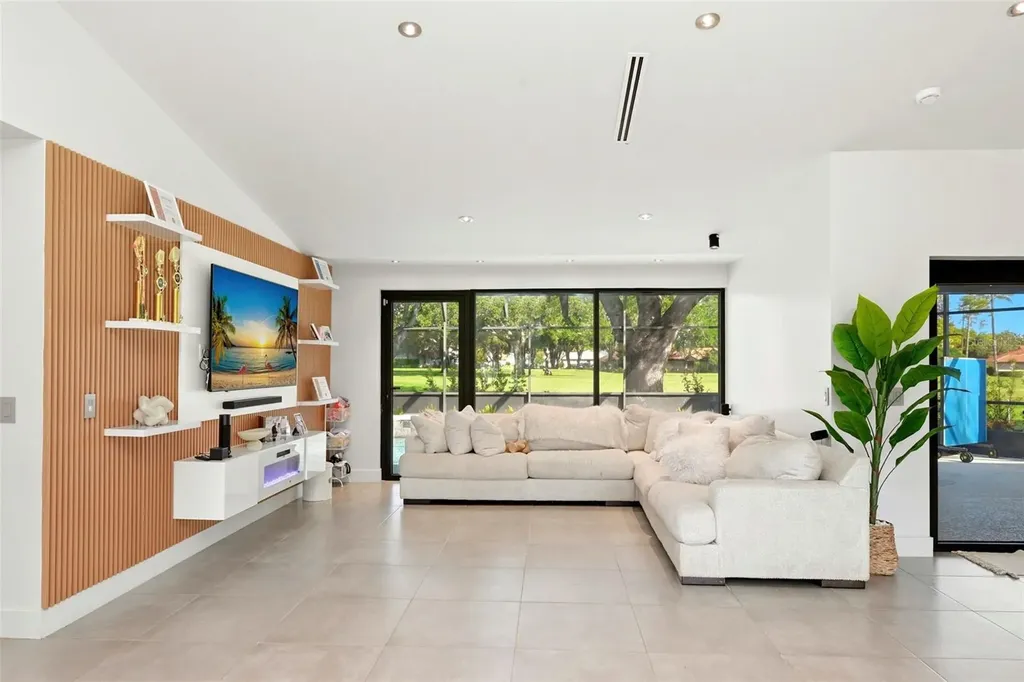 6747 Edgeworth Drive Orlando FL 32819