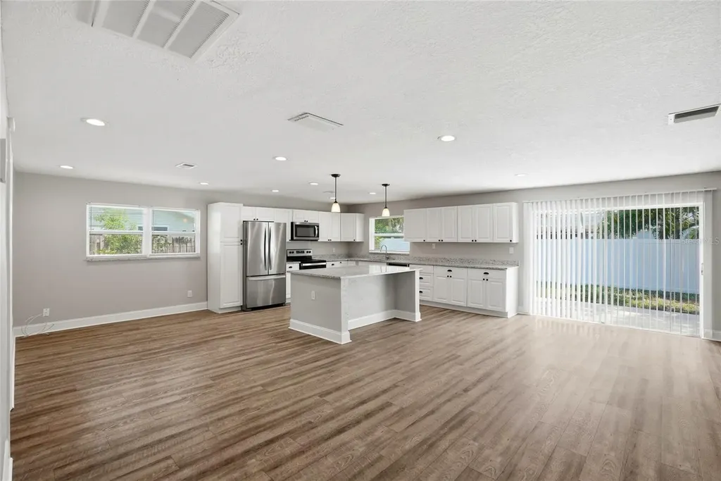 6460 33rd Avenue N St Petersburg FL 33710