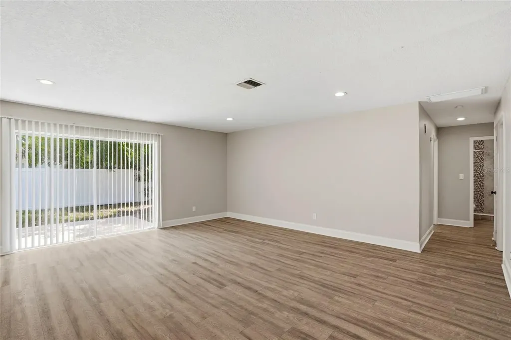 6460 33rd Avenue N St Petersburg FL 33710