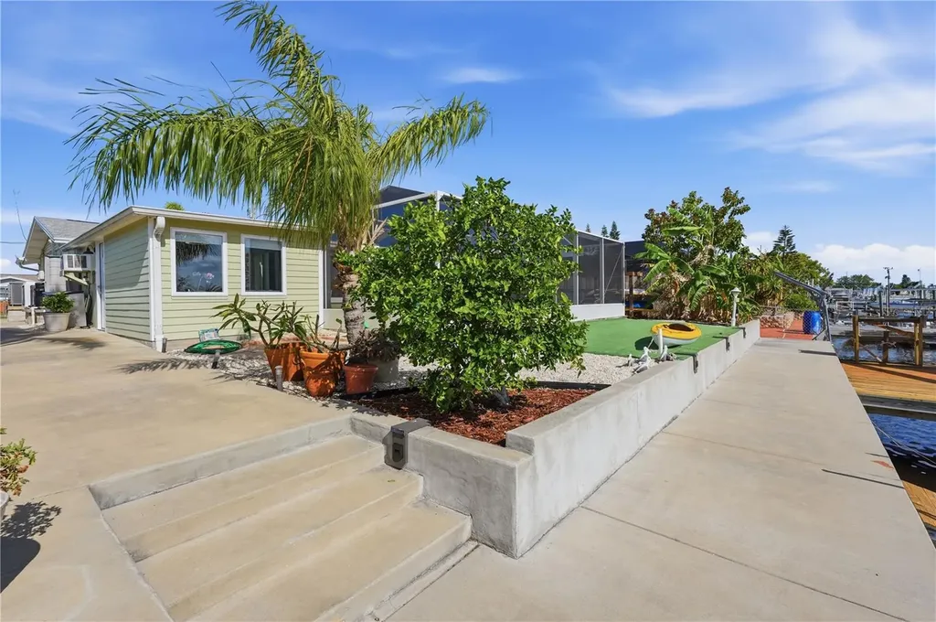 12532 5th Isle Hudson FL 34667
