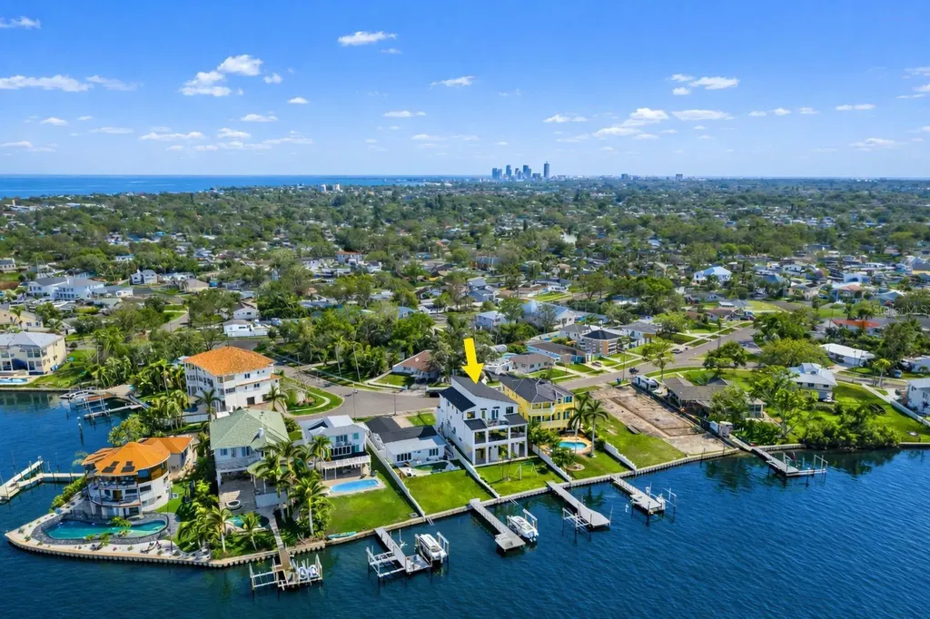 1843 Bayou Grande Boulevard NE St Petersburg FL 33703