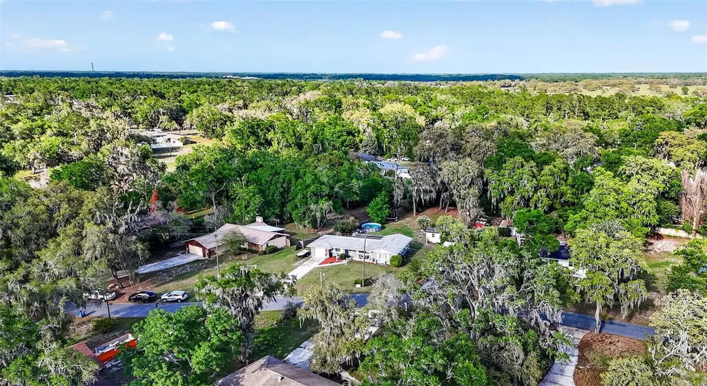 5068 Lakewood Drive Dade City FL 33523