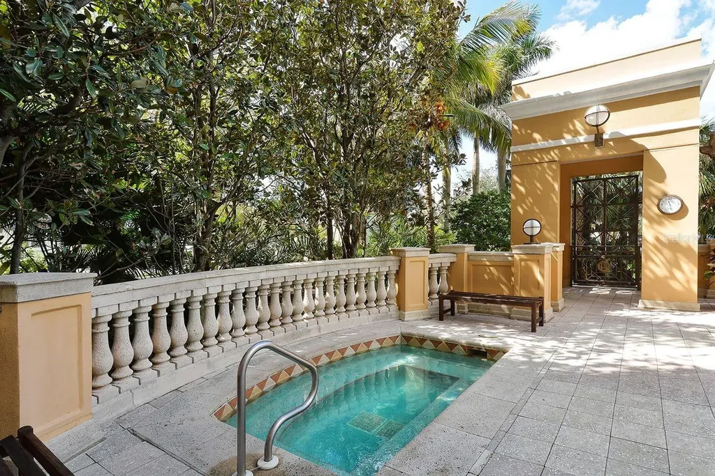 750 N Tamiami Trail Sarasota FL 34236
