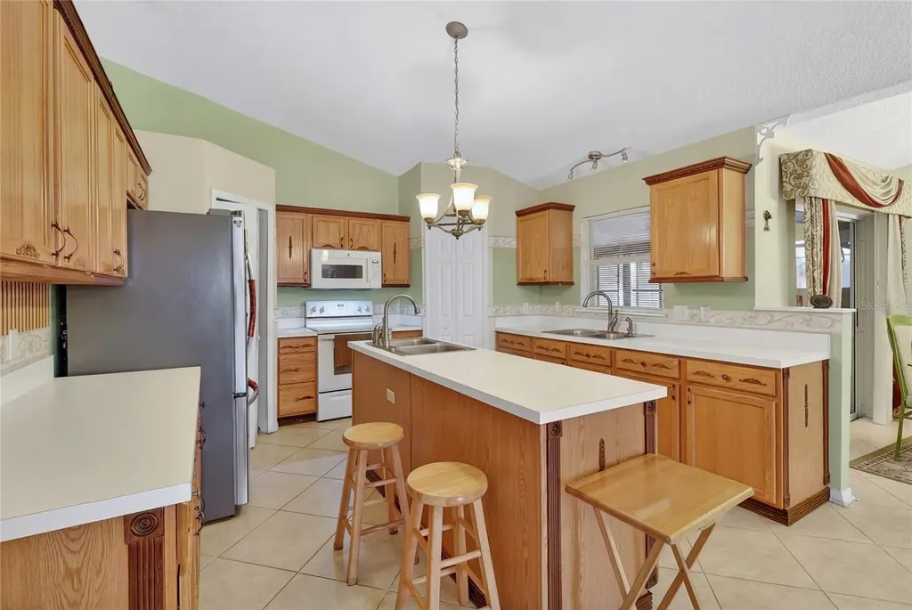 1912 Lakeview Place Kissimmee FL 34759