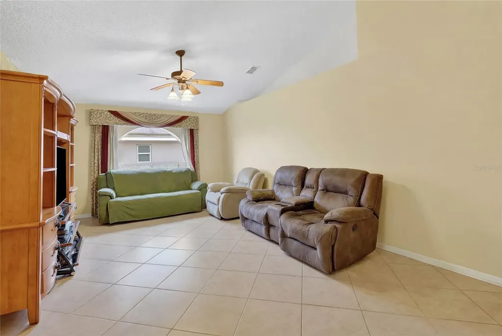 1912 Lakeview Place Kissimmee FL 34759