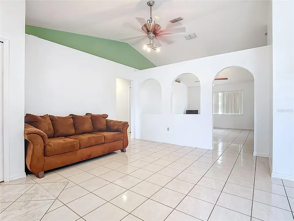 972 Cambridge Court Kissimmee FL 34758