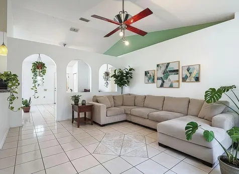 972 Cambridge Court Kissimmee FL 34758