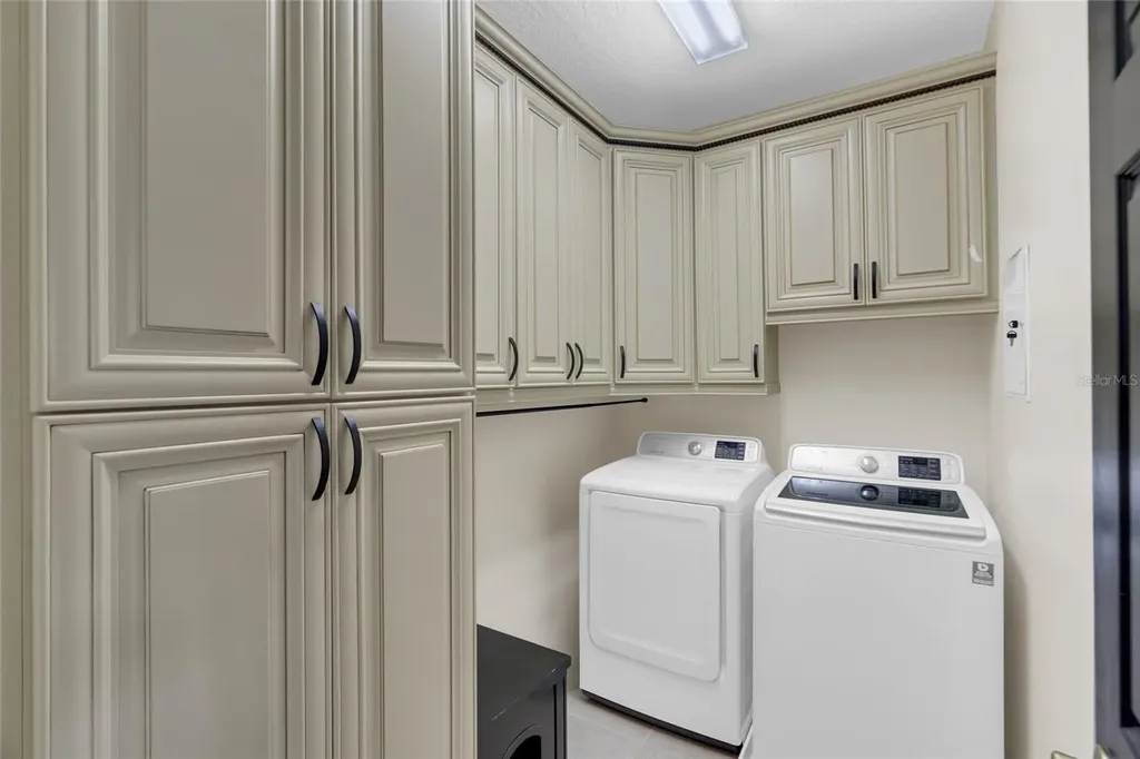8204 Villa Grande Court Sarasota FL 34243