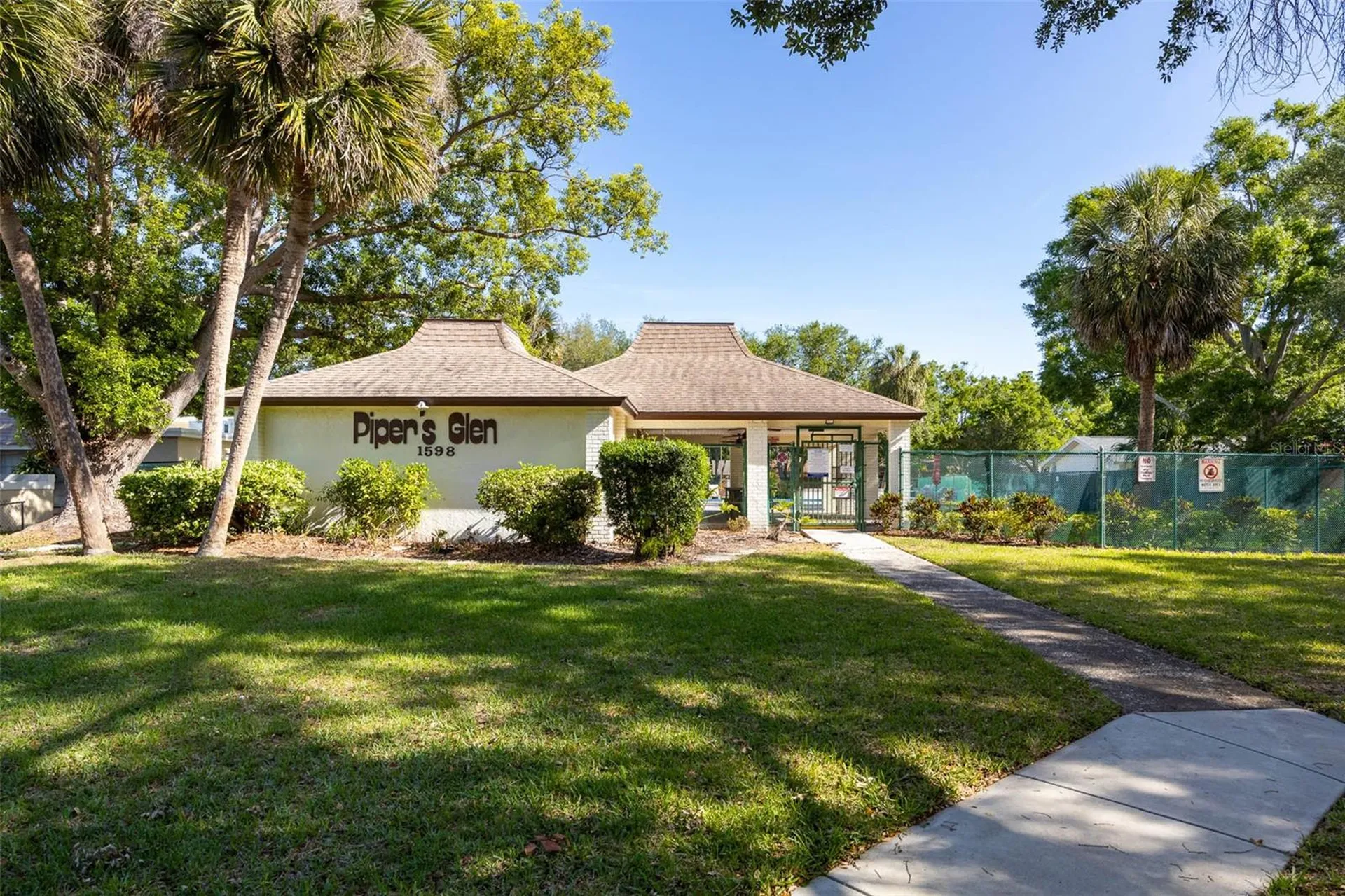 1597 Amberlea Dr S Dunedin FL 34698