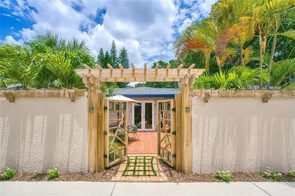 1127 S Osprey Avenue Sarasota FL 34236