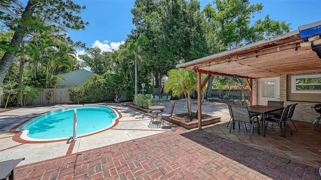 1127 S Osprey Avenue Sarasota FL 34236