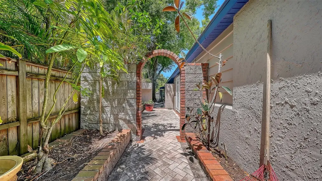 1127 S Osprey Avenue Sarasota FL 34236