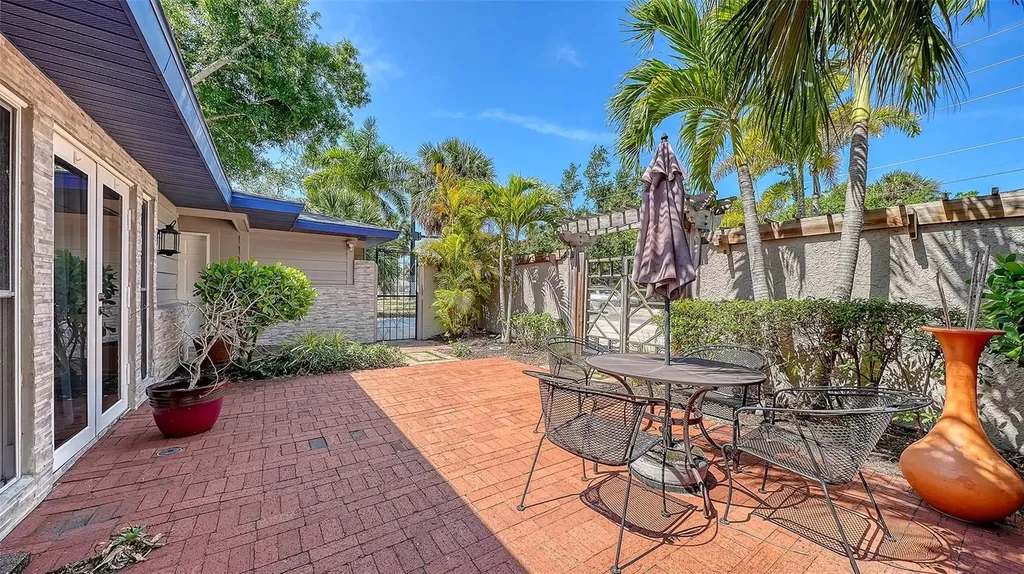 1127 S Osprey Avenue Sarasota FL 34236