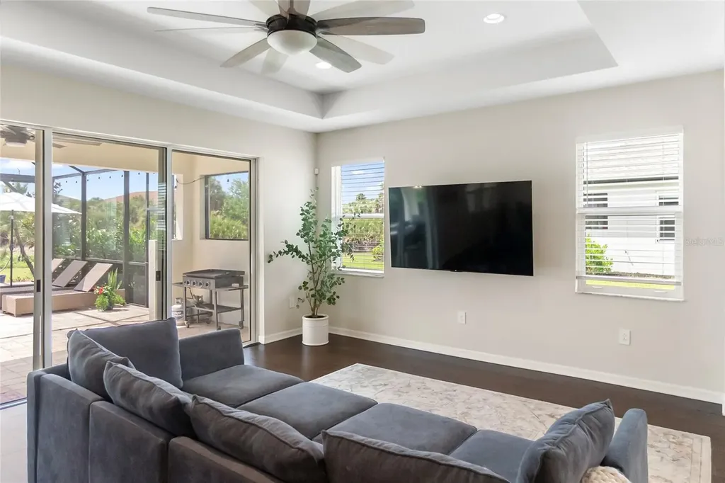 12725 Lateral Root Drive Sarasota FL 34238