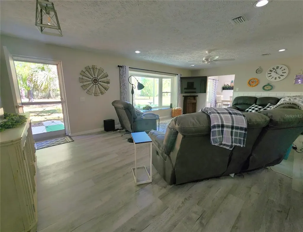 24595 NE Highway 315 Fort Mc Coy FL 32134