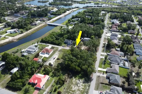 1103 Dorothy Avenue N Lehigh Acres FL 33971