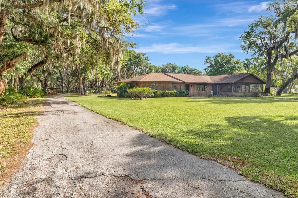 1520 Legacy Woods Court Groveland FL 34736