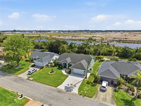 5207 86th Street Court W Bradenton FL 34210