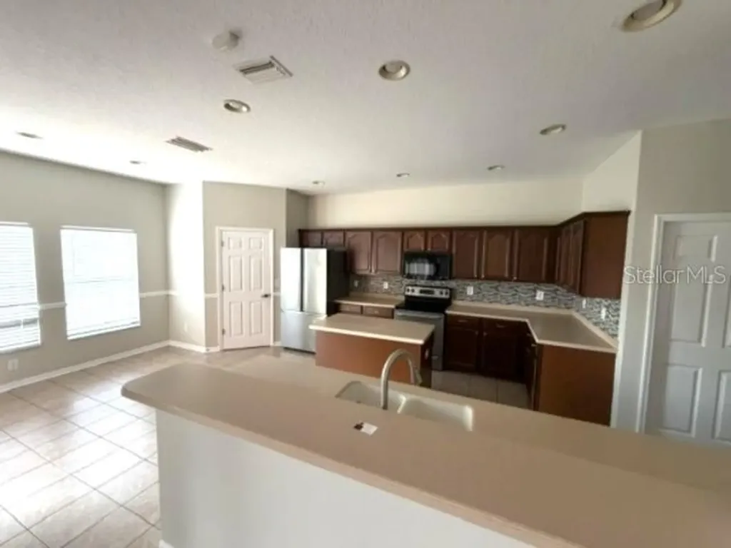 612 Marion Hill Lane Ruskin FL 33570