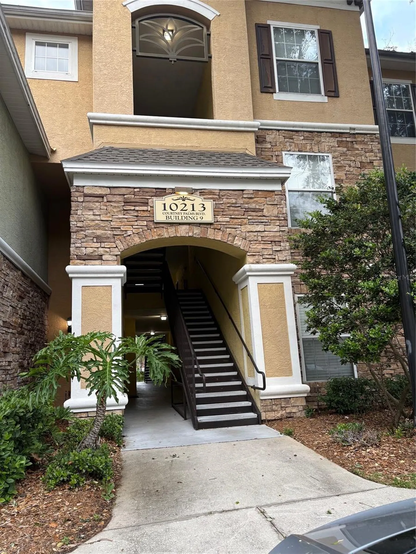 10213 Courtney Palms Boulevard Tampa FL 33619