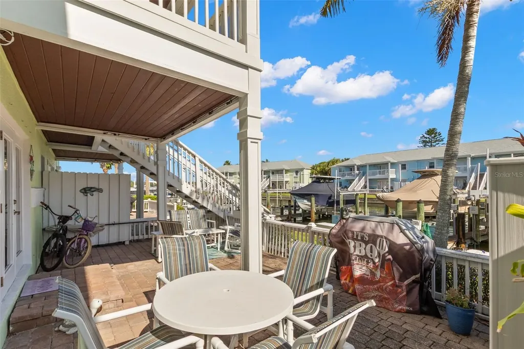 5243 Beach Drive SE St Petersburg FL 33705