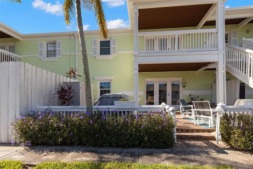 5243 Beach Drive SE St Petersburg FL 33705