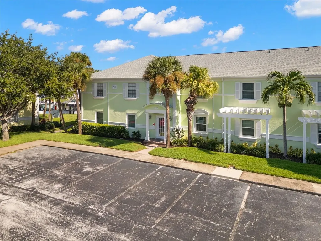 5243 Beach Drive SE St Petersburg FL 33705