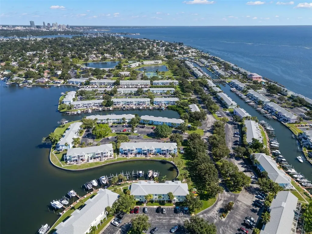 5243 Beach Drive SE St Petersburg FL 33705