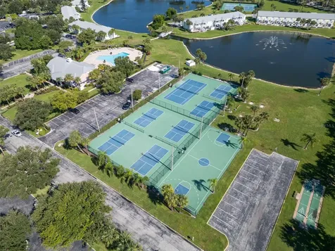 5243 Beach Drive SE St Petersburg FL 33705