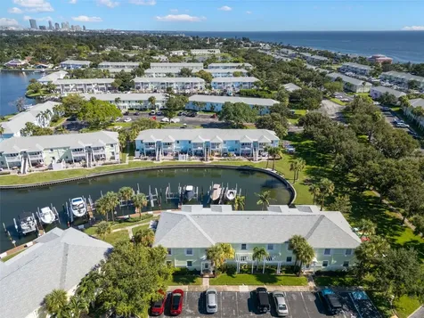 5243 Beach Drive SE St Petersburg FL 33705