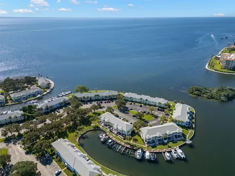 5243 Beach Drive SE St Petersburg FL 33705
