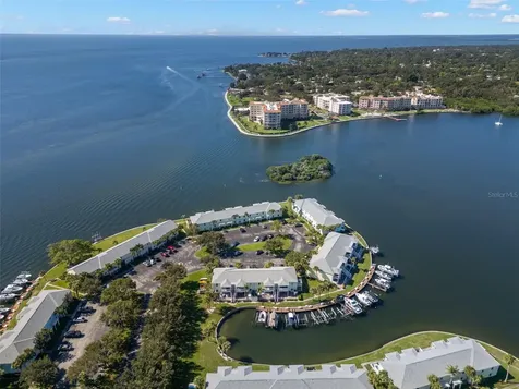 5243 Beach Drive SE St Petersburg FL 33705