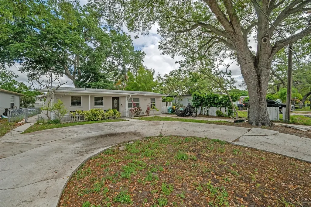 2119 W Henry Avenue Tampa FL 33603