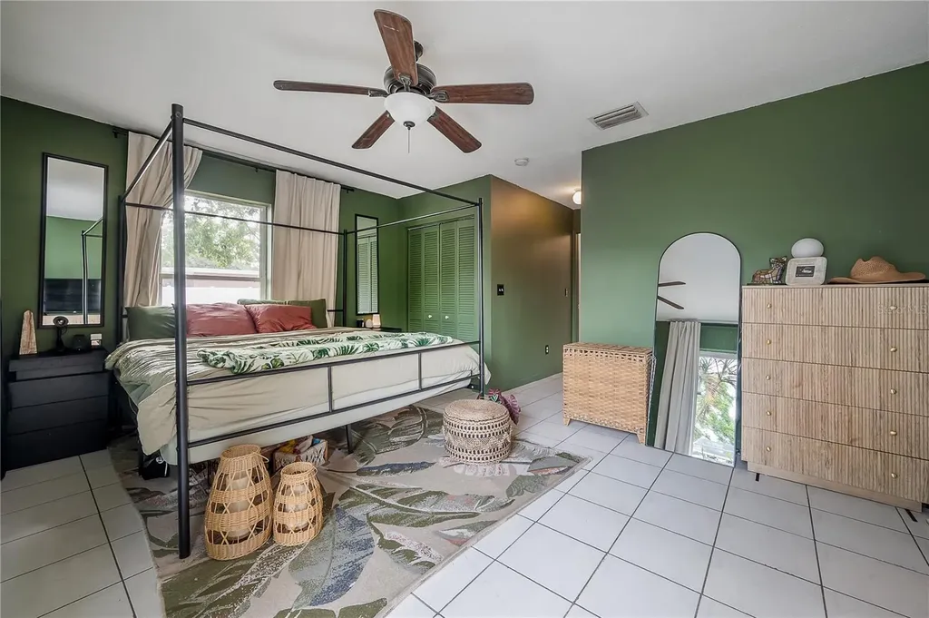 2119 W Henry Avenue Tampa FL 33603