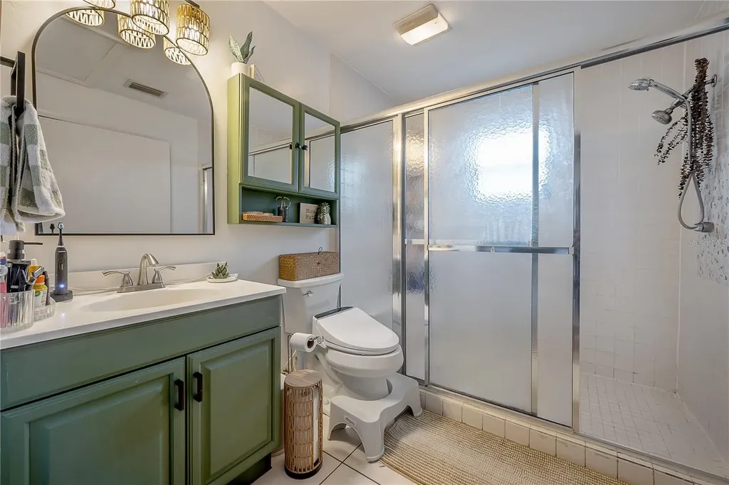 2119 W Henry Avenue Tampa FL 33603