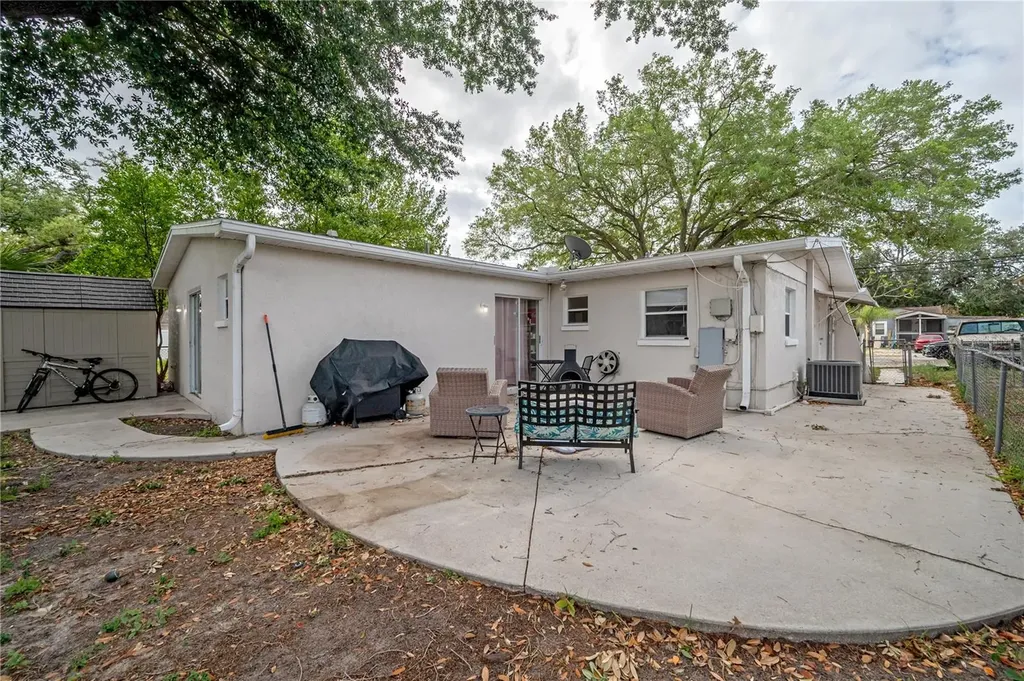 2119 W Henry Avenue Tampa FL 33603