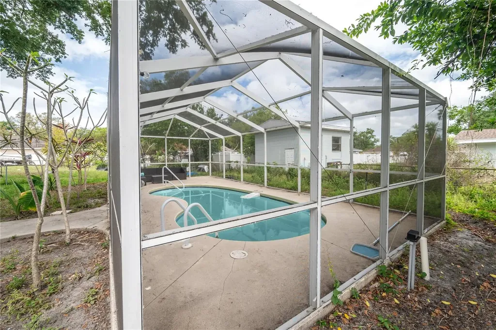 2119 W Henry Avenue Tampa FL 33603