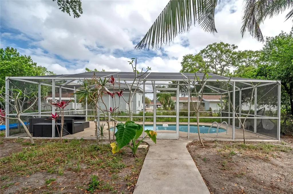 2119 W Henry Avenue Tampa FL 33603