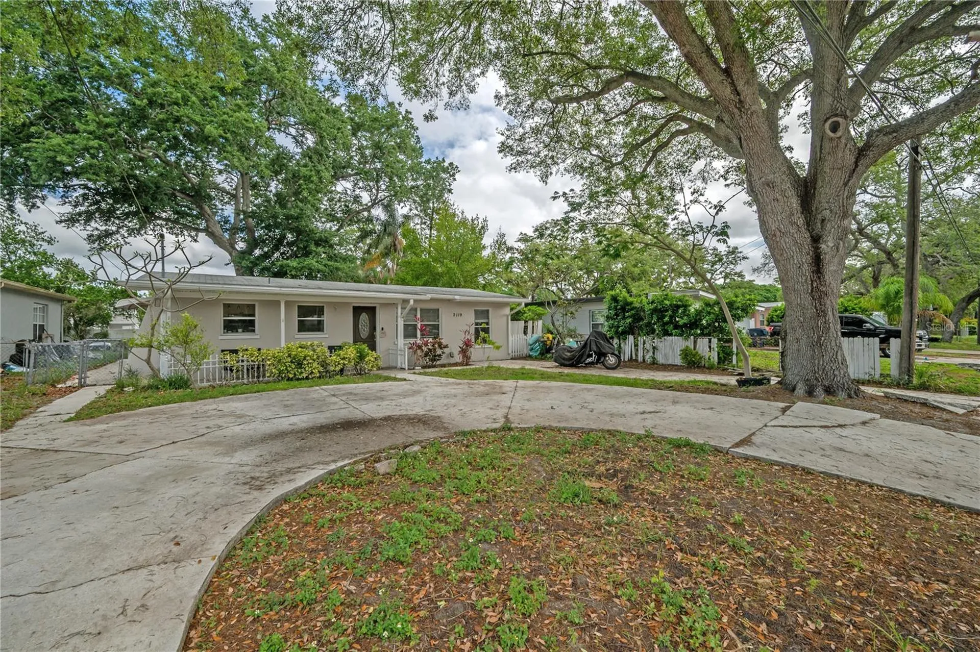 2119 W Henry Avenue Tampa FL 33603