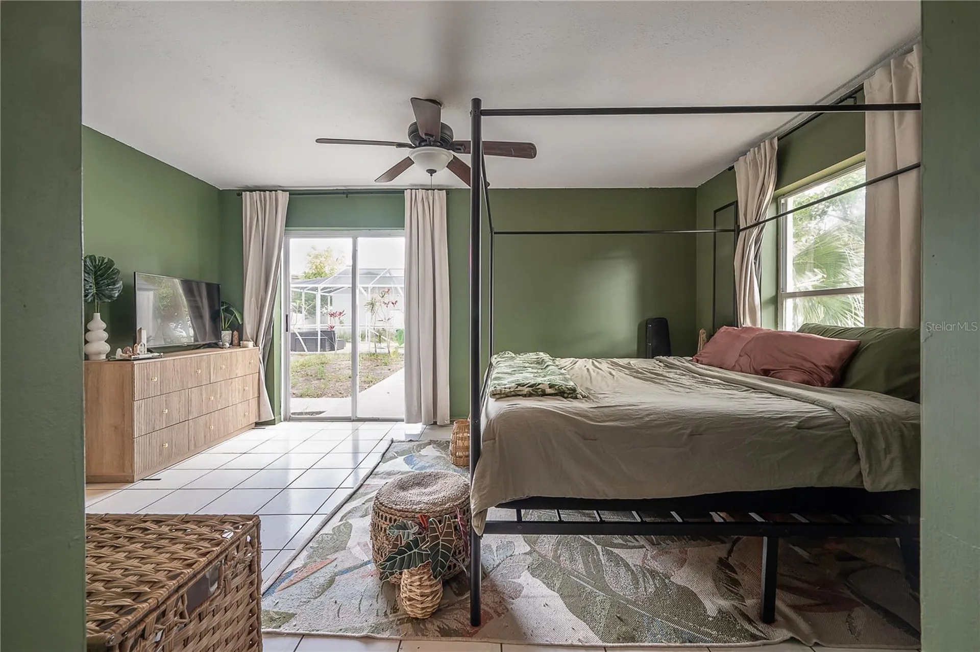 2119 W Henry Avenue Tampa FL 33603