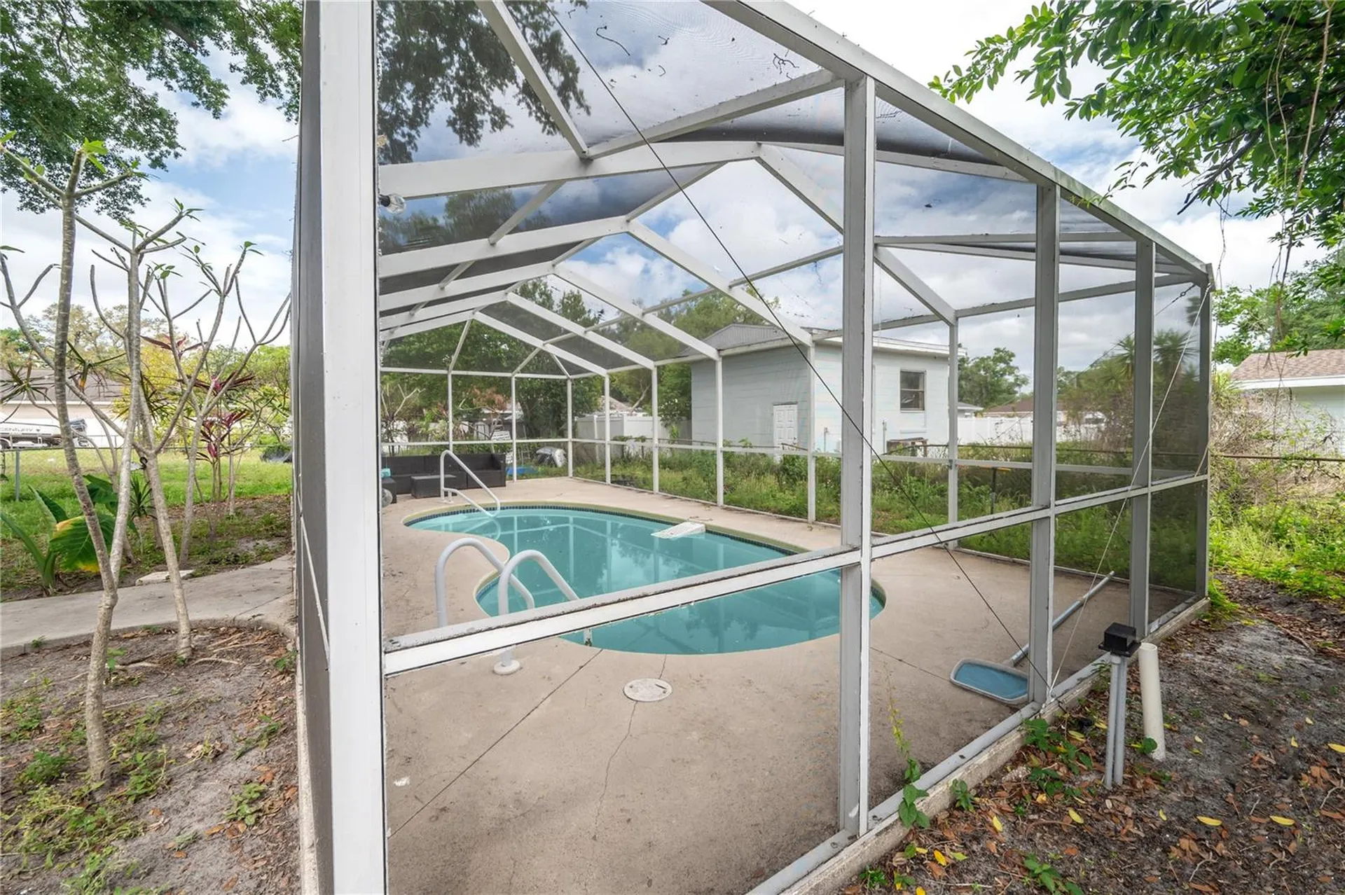 2119 W Henry Avenue Tampa FL 33603
