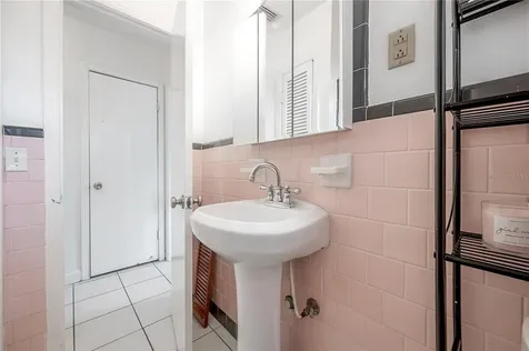 2119 W Henry Avenue Tampa FL 33603