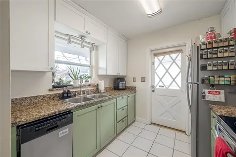 2119 W Henry Avenue Tampa FL 33603