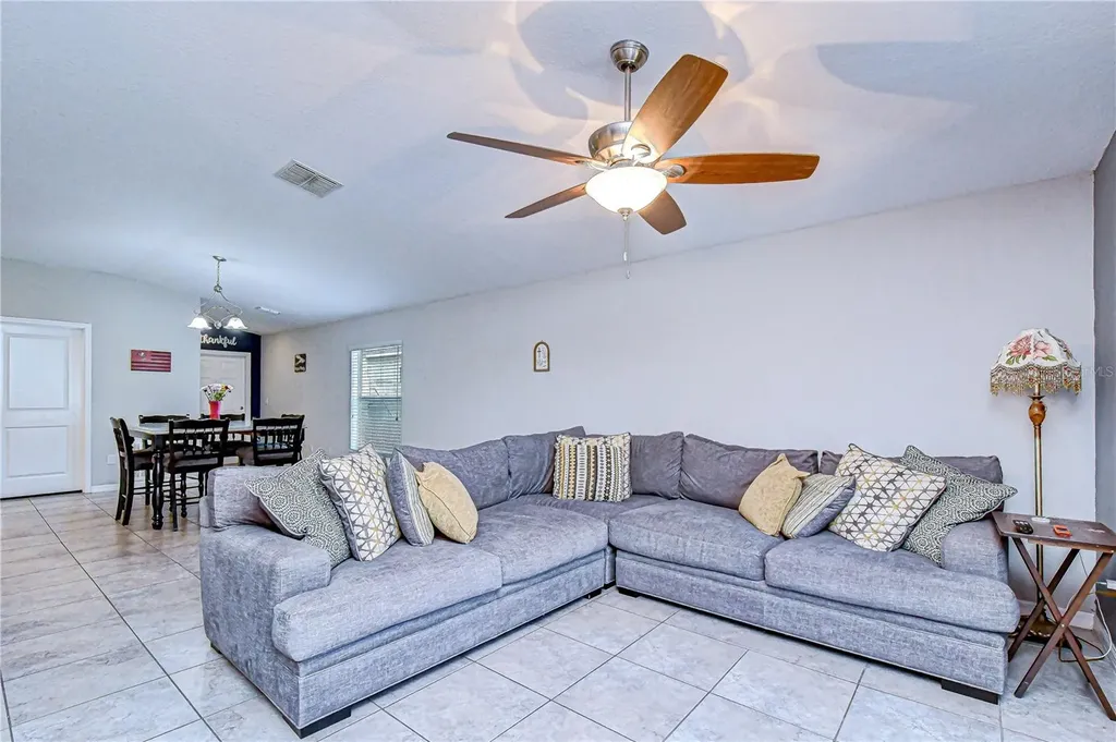 6823 Hazelnut Spice Drive Sun City Center FL 33573