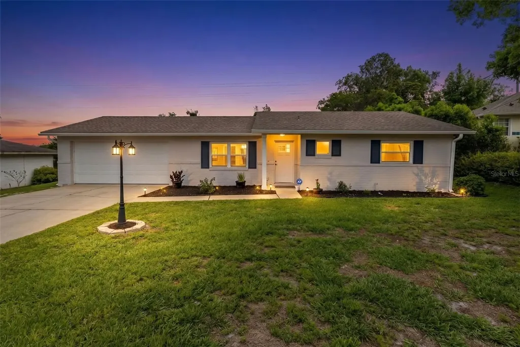 680 N Apache Circle Deltona FL 32725