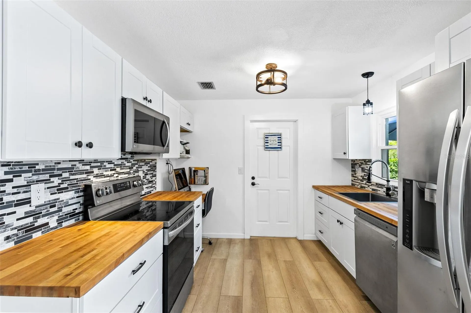680 N Apache Circle Deltona FL 32725