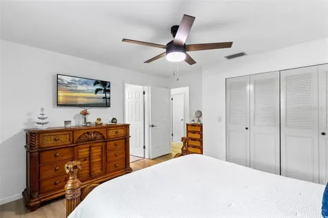 680 N Apache Circle Deltona FL 32725