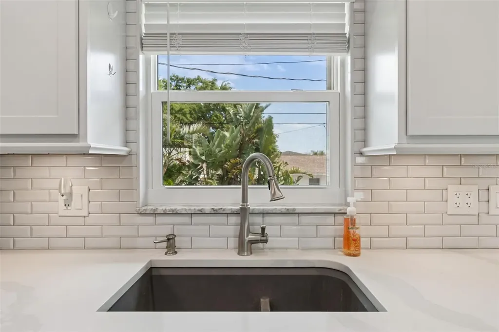 13548 Bellewood Avenue Seminole FL 33776