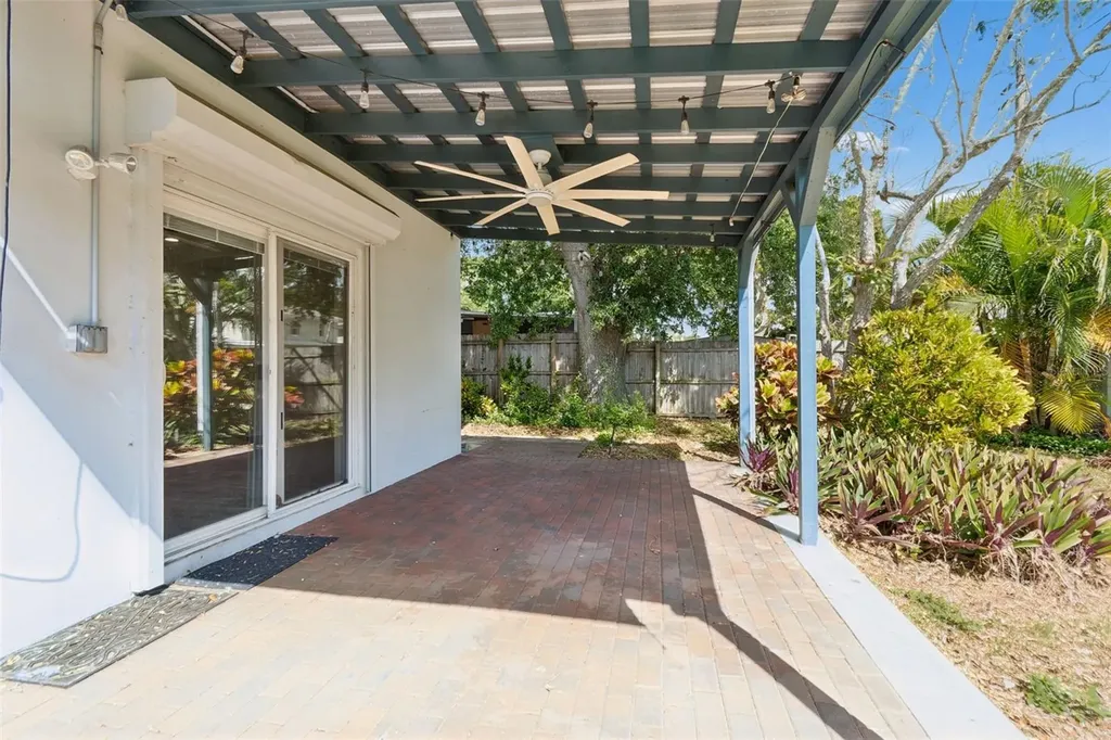 13548 Bellewood Avenue Seminole FL 33776