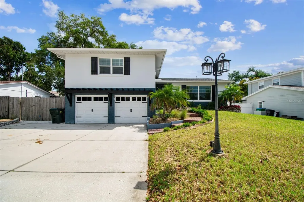 13548 Bellewood Avenue Seminole FL 33776